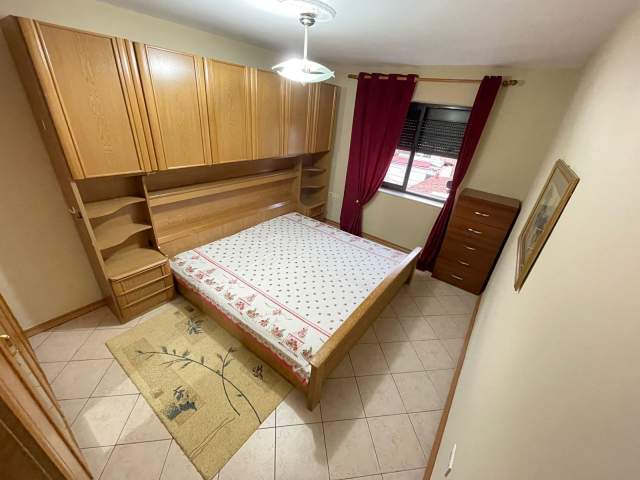 Tirane, jepet me qera apartament 2+1+BLK Kati 4, 90 m² 450 Euro (gj.partizani)