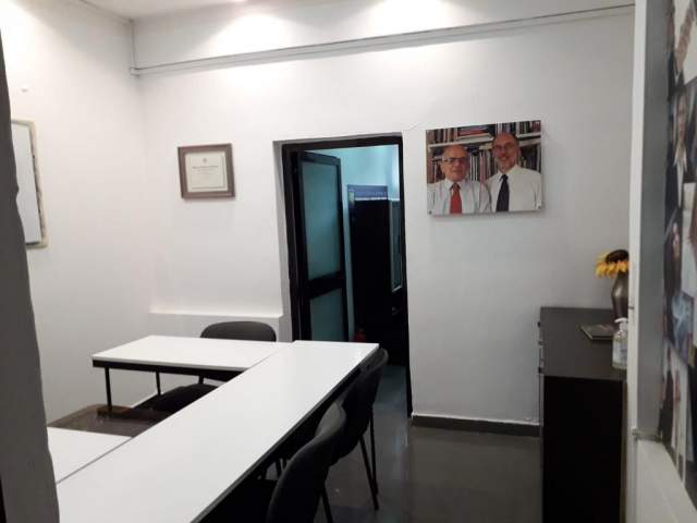 Tirane, jepet me qera dyqan Kati 0, 45 m² 380 Euro (kavajes)