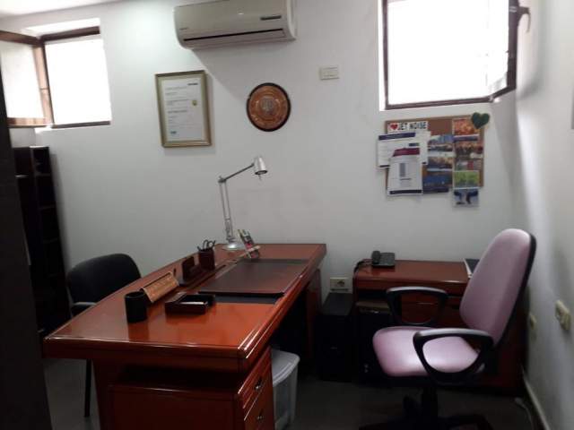 Tirane, jepet me qera dyqan Kati 0, 45 m² 380 Euro (kavajes)