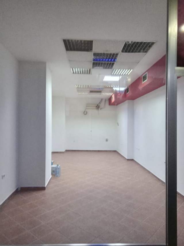 Tirane, jepet me qera ambjent biznesi Kati 0, 42 m² 320 Euro (reshit petrela)