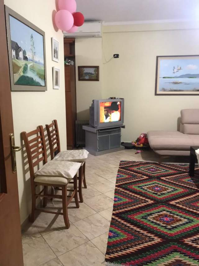Tirane, jepet me qera apartament 2+1+BLK Kati 4, 90 m² 400  (todi shkurti)
