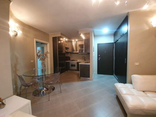 Tirane, jepet me qera apartament 2+1+BLK Kati 5, 110 m² 500 Euro (ROBERT ZHVARC)