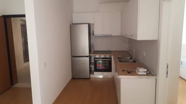 Tirane, jepet me qera apartament 2+1+BLK Kati 1, 85 m² 400 Euro (kongresi manastirit)