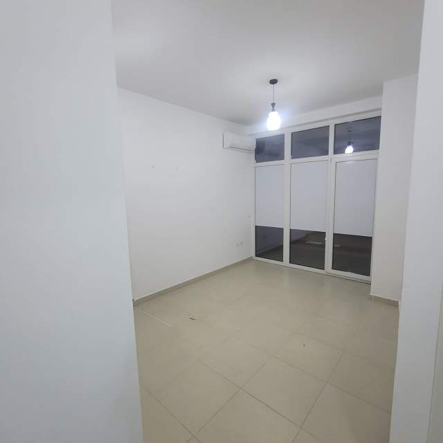 Tirane, jepet me qera apartament 1+1+BLK Kati 4, 55 m² 400 Euro (petro korcari)