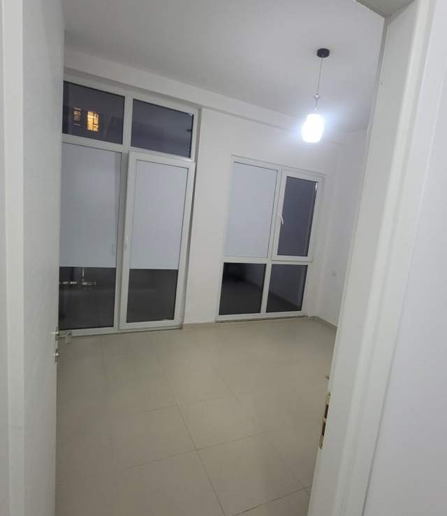 Tirane, jepet me qera apartament 1+1+BLK Kati 4, 55 m² 400 Euro (petro korcari)