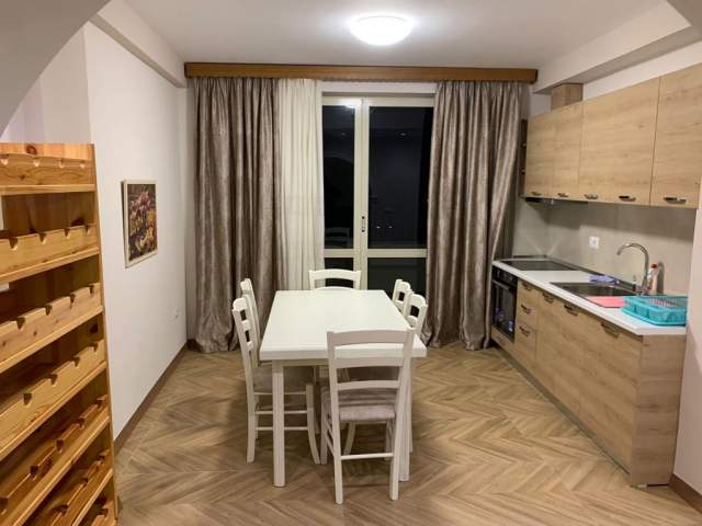Tirane, jepet me qera apartament 3+1+BLK Kati 2, 125 m² 550 Euro (naim frasheri)