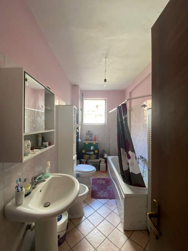 Tirane, shitet apartament 1+1+BLK Kati 2, 80 m² 83.000 Euro (Yzberisht)