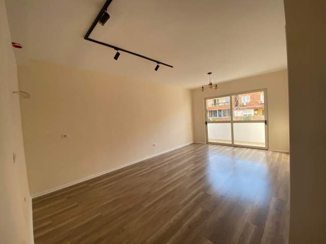 Tirane, shitet apartament 1+1+BLK Kati 2, 55 m² 75.000 Euro (Rruga Albanopoli)