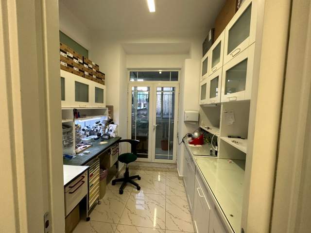 Tirane, jepet me qera apartament Kati 2, 75 m² 700 Euro (reshit collaku)