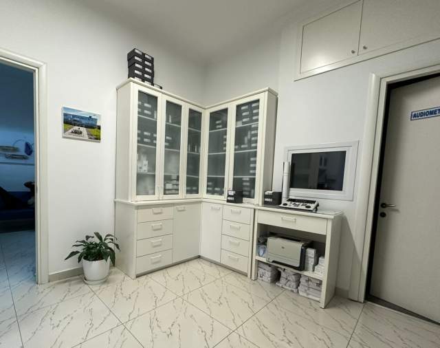 Tirane, jepet me qera apartament Kati 2, 75 m² 700 Euro (reshit collaku)