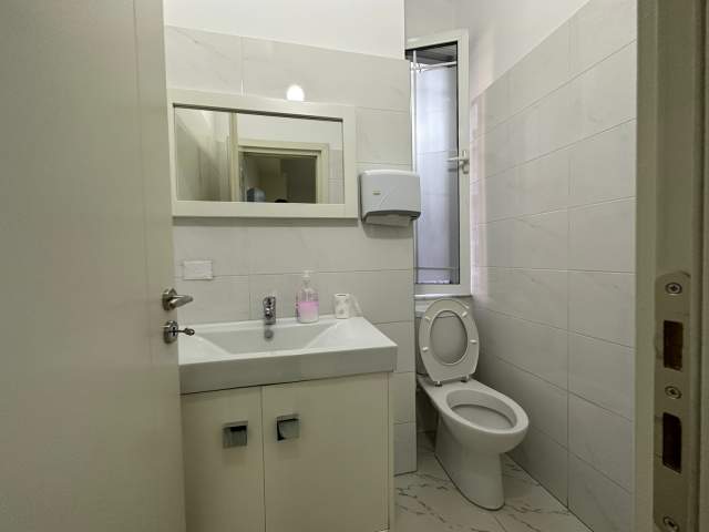 Tirane, jepet me qera apartament Kati 2, 75 m² 700 Euro (reshit collaku)