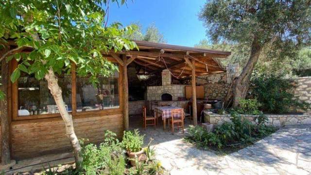 Himare, shitet ambjent biznesi Kati 3, 1.000 m² 890.000 Euro (Qeparo)