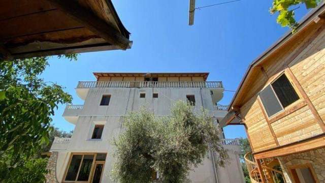 Himare, shitet ambjent biznesi Kati 3, 1.000 m² 890.000 Euro (Qeparo)