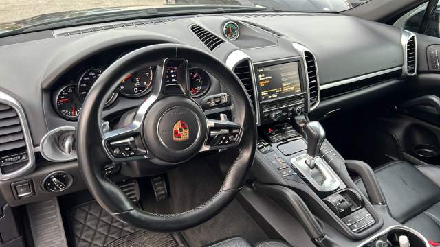 Tirane, shes-nderroje  xhip Porsche Cayene Viti 2016, 36.000 Euro