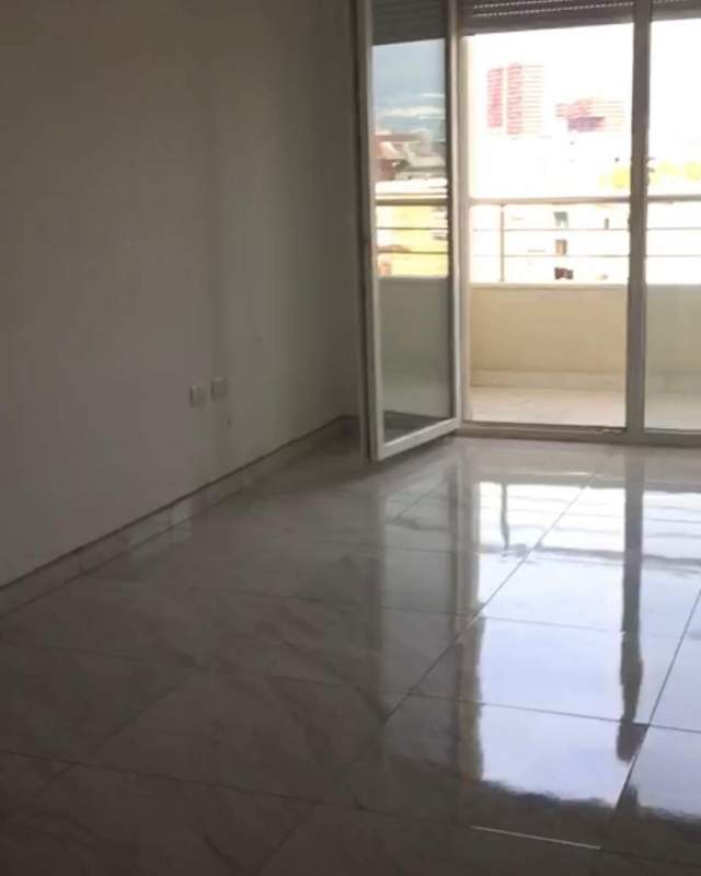 Apartament 1+1 i pershtatshem per zyra me qira, Komuna e Parisit!!