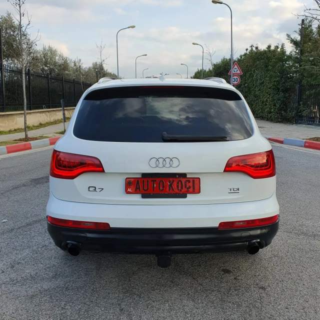 Tirane, shes xhip Audi Q7 Viti 2010, 11.700 Euro