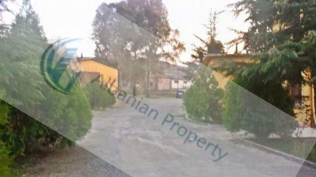 Elbasan, Shitet tokë me sipërfaqe 54000 m² në të cilën 9800 m² e zë vetëm ndërtesa 2.000.000 Euro (pranë autostadës)