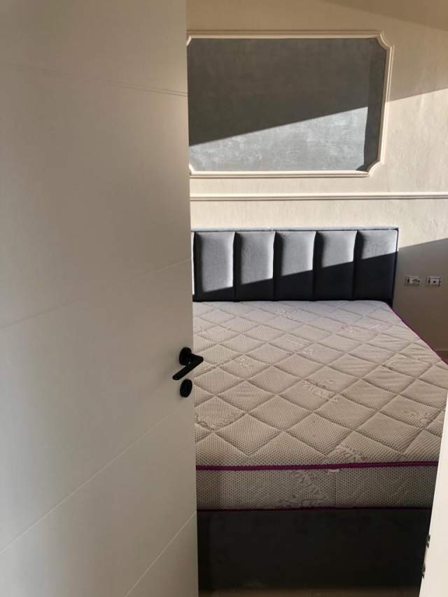 Tirane, jepet me qera apartament 1+1+BLK Kati 5, 400 Euro (Dafinave)
