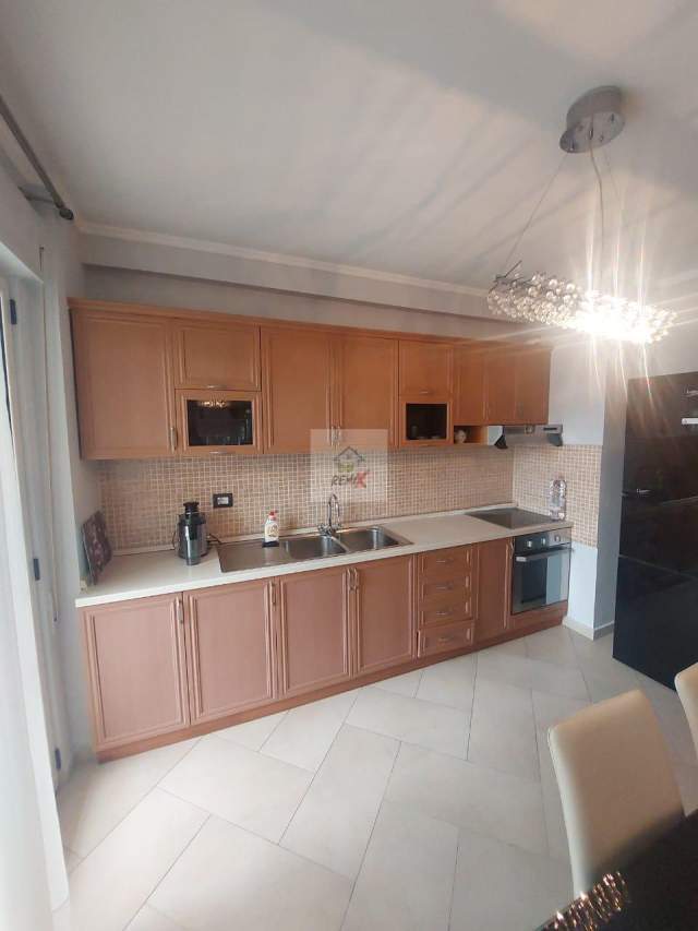 Durres, jepet me qera apartament 2+1+A+BLK Kati 7, 105 m² 500 Euro