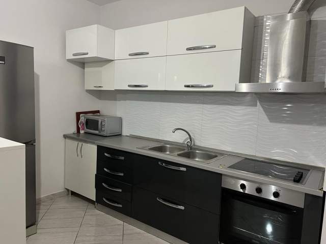 Tirane, jepet me qera apartament 1+1+BLK Kati 3, 72 m² 300 Euro (3Deshomoret)