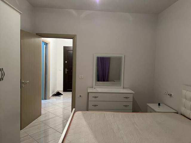 Tirane, jepet me qera apartament 1+1+BLK Kati 3, 72 m² 300 Euro (3Deshomoret)