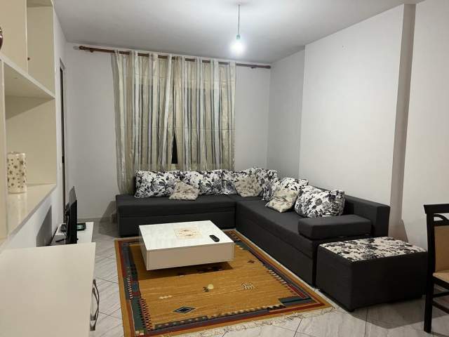 Tirane, jepet me qera apartament 1+1+BLK Kati 3, 72 m² 300 Euro (3Deshomoret)