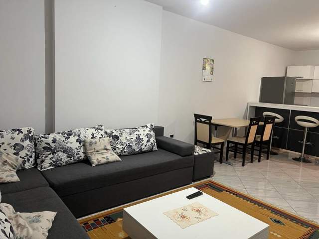 Tirane, jepet me qera apartament 1+1+BLK Kati 3, 72 m² 300 Euro (3Deshomoret)