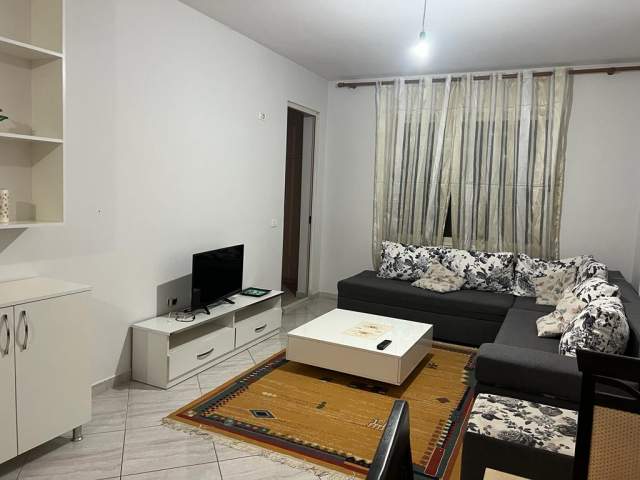 Tirane, jepet me qera apartament 1+1+BLK Kati 3, 72 m² 300 Euro (3Deshomoret)