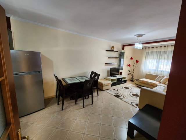 Tirane, jepet me qera apartament 1+1+BLK Kati 3, 55 m² 300 Euro