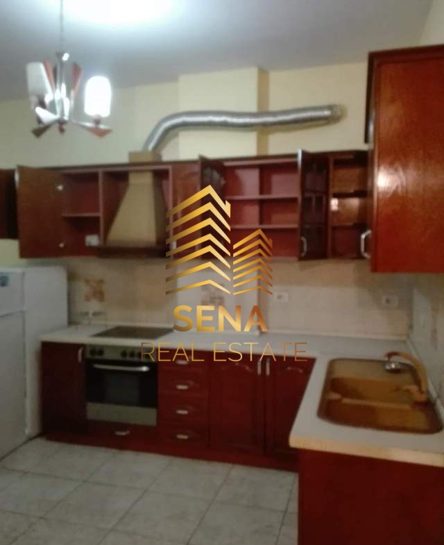 Tirane, jepet me qera apartament 2+1 Kati 5, 100 m² 450 € (Rruga Kastriotët)
