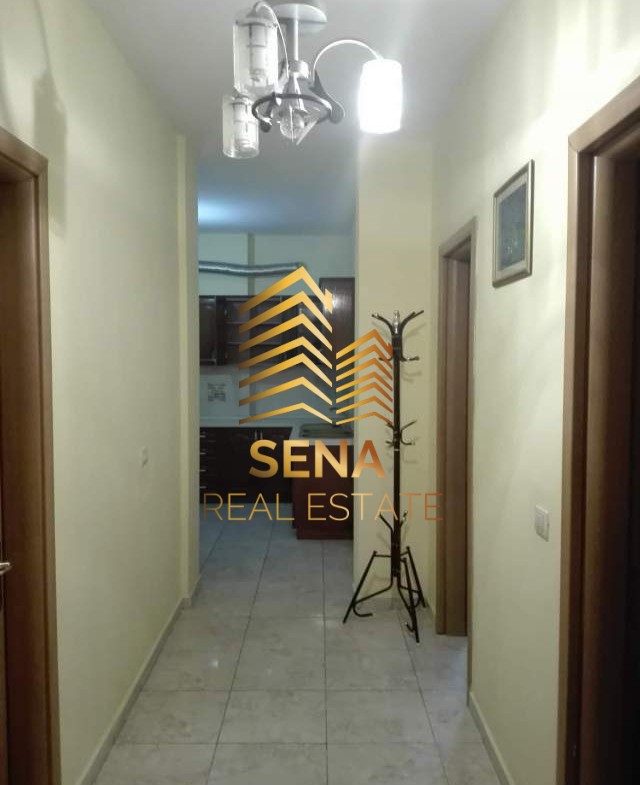 Tirane, jepet me qera apartament 2+1 Kati 5, 100 m² 450 € (Rruga Kastriotët)