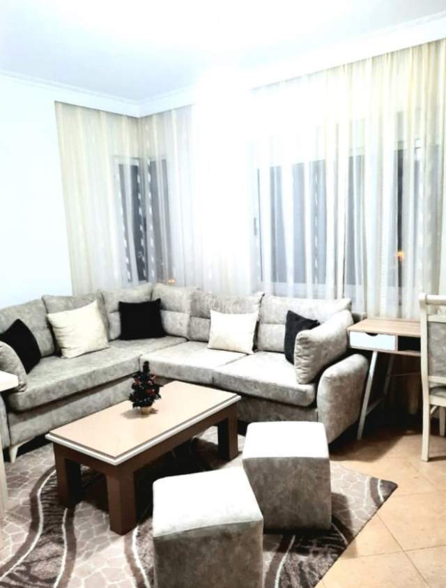 Tirane, jepet me qera apartament 1+1+BLK Kati 2, 60 m² 400 Euro (lord bajron)