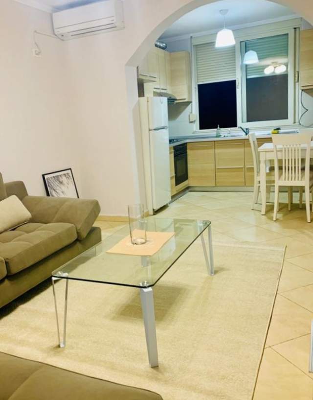 Tirane, jepet me qera apartament 2+1 Kati 5, 80 m² 450 Euro (myslym shyr\)