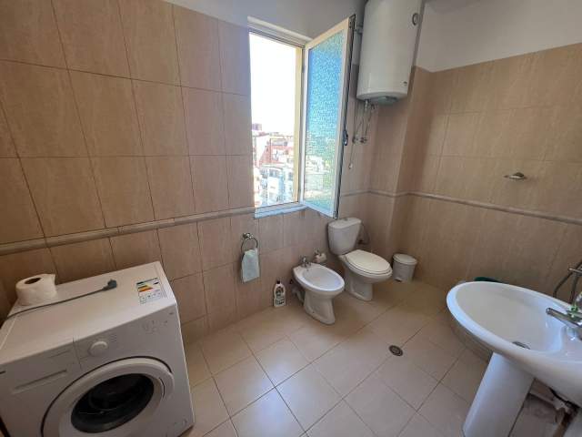 Tirane, jepet me qera apartament 1+1+BLK Kati 7, 70 m² 400 Euro (Petro Korcari)