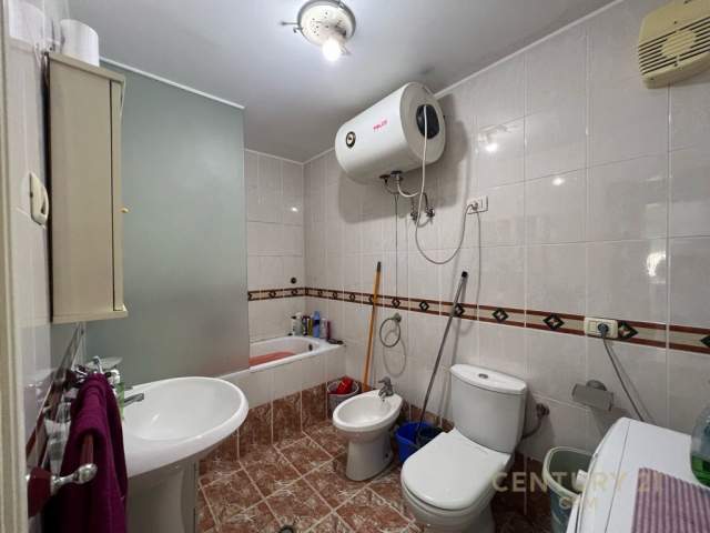 Tirane, shitet apartament 2+1+BLK Kati 10, 98 m² 180.000 Euro (Komuna e Parisit)