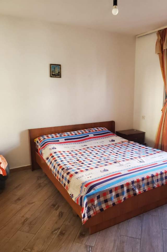 Tirane, jepet me qera apartament 2+1 Kati 5, 130 m² 37.000 Leke (Perball Shkolles se Baletit)