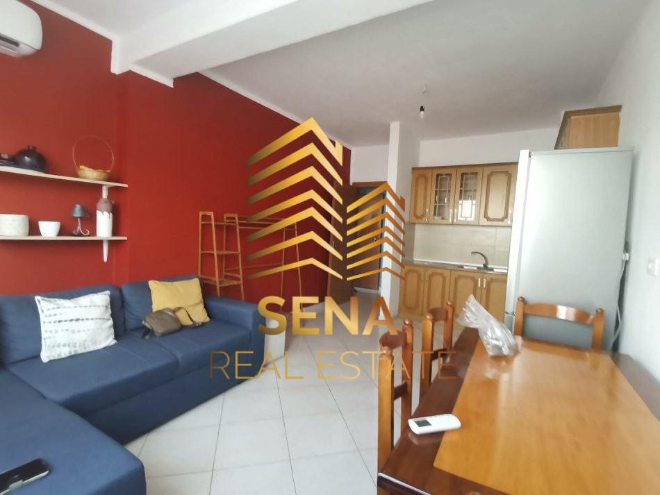 Tirane, jepet me qera apartament 1+1 Kati 4, 57 m² 400 € (Rruga Rrapo Hekali)