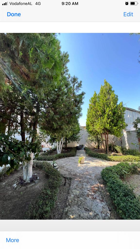 Tirane, shitet shtepi 2 katëshe e formes  2+1 ,sip ndertimi 220 m² +300 m2 truall,çmimi 190.000 Euro(Bulevardi Nënë Tereza)Qendër -Kamez