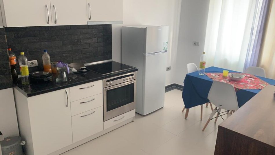 Tirane, jepet me qera apartament , 70 m² 500 € 