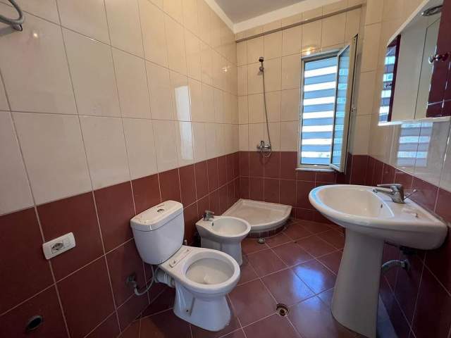 Tirane, shes apartament 1+1+BLK Kati 7, 49 m² 79.000 Euro (1+1 PER SHITJE TE FUSHA E AVIACIONIT)