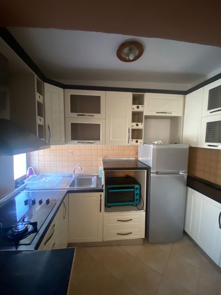 Tirane, jepet me qera apartament 2+1+Ballkon Kati 4, 67 m² 400 € (Bulevardi Zhan D&#039;ark)