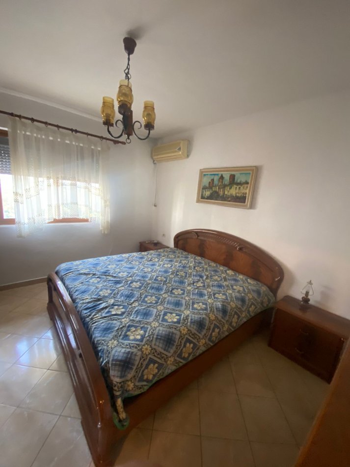 Tirane, jepet me qera apartament 2+1+Ballkon Kati 4, 67 m² 400 € (Bulevardi Zhan D&#039;ark)