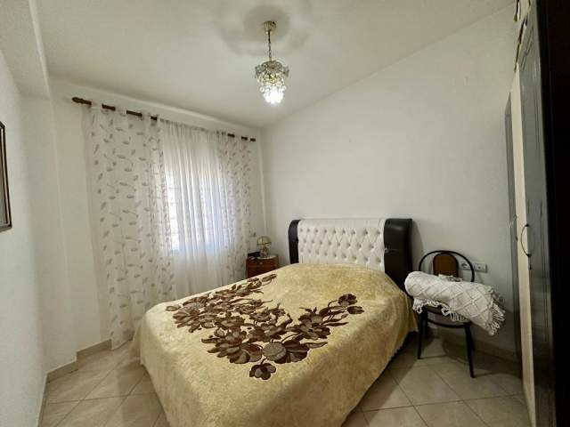 Shitet Shtepi 327 m² 120.000 Euro (Pazari i Vjeter) Korce