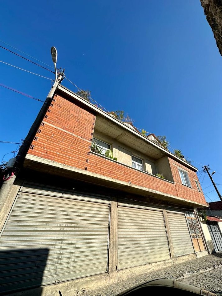 Shitet Shtepi 327 m² 120.000 Euro (Pazari i Vjeter) Korce