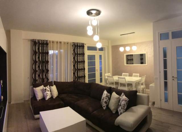 Durres, jepet me qera apartament 2+1+A+BLK Kati 9, 100 m² 400 Euro (PERBALLE SHKOLLES 2 GJELAT)