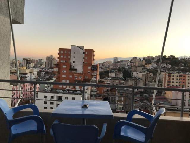 Durres, jepet me qera apartament 2+1+A+BLK Kati 9, 100 m² 400 Euro (PERBALLE SHKOLLES 2 GJELAT)