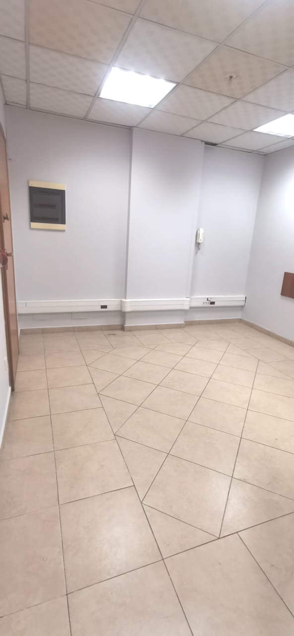 Tirane, jepet me qera zyre Kati 2, 126 m² 1.200 Euro (Rruga Kavajes)