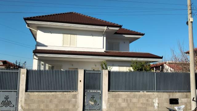 Tirane, shitet Vile 3+1+A+BLK Kati 2, 240 m² 200.000 Euro (Kamez)