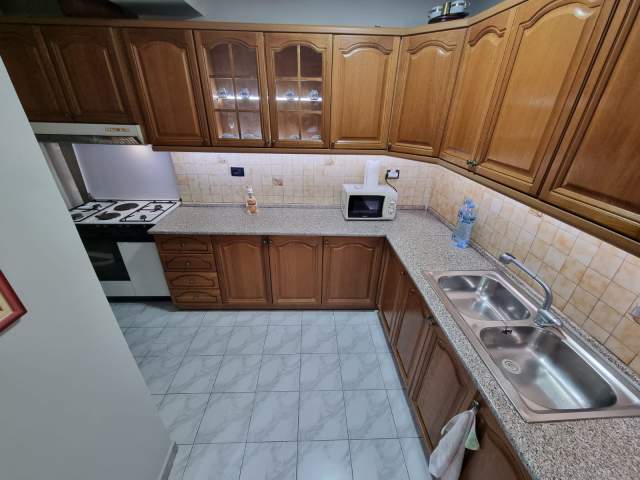 Tirane, jepet me qera apartament 1+1+BLK Kati 3, 62 m² 500 Euro (Komuna e parisit)