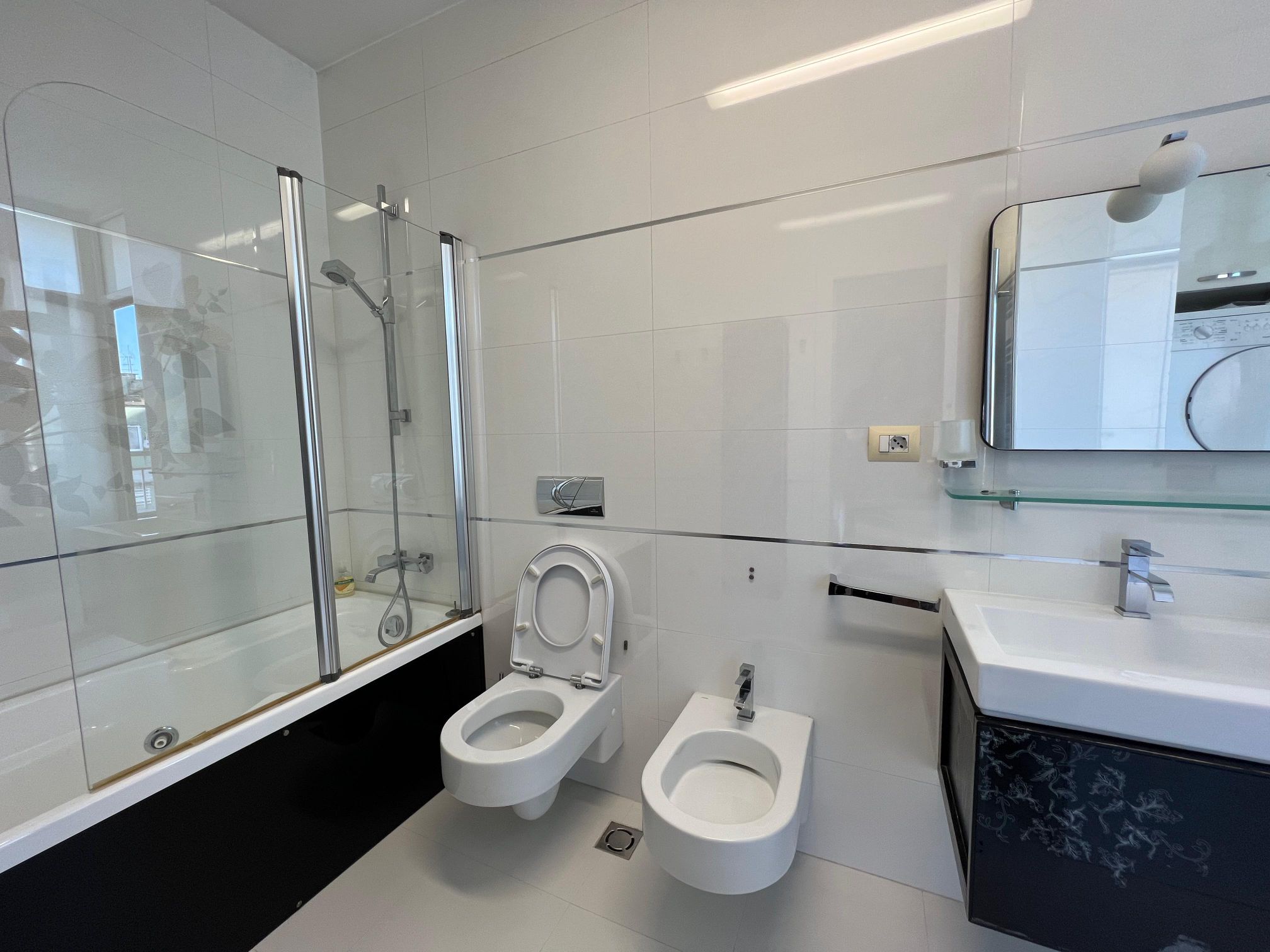 Jepet me qera super apartament 2+1+2, Ish Blloku.